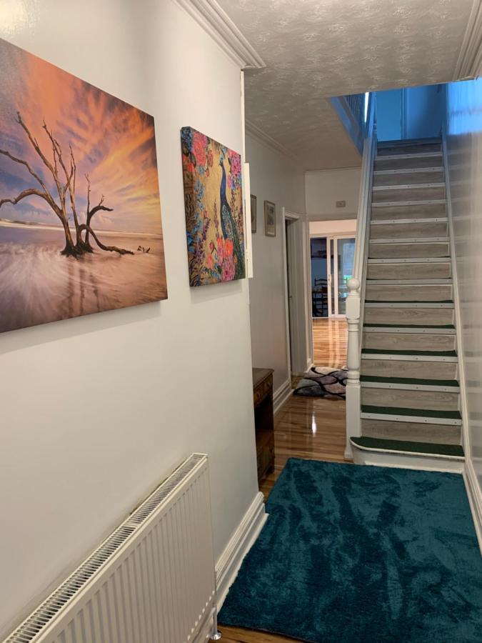 Fantastic Villa Bournemouth - Spa, Parking, Garden Екстериор снимка