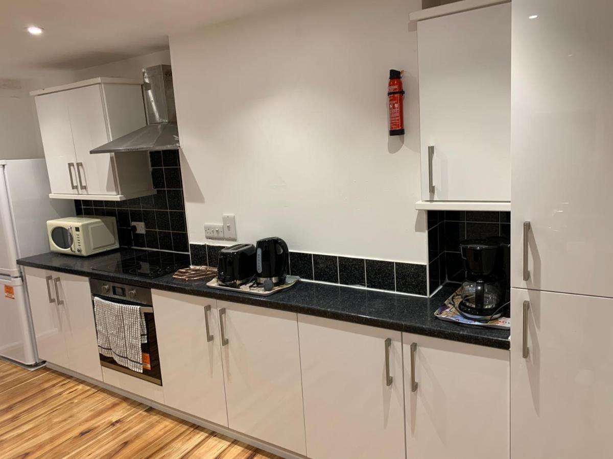 Fantastic Villa Bournemouth - Spa, Parking, Garden Екстериор снимка