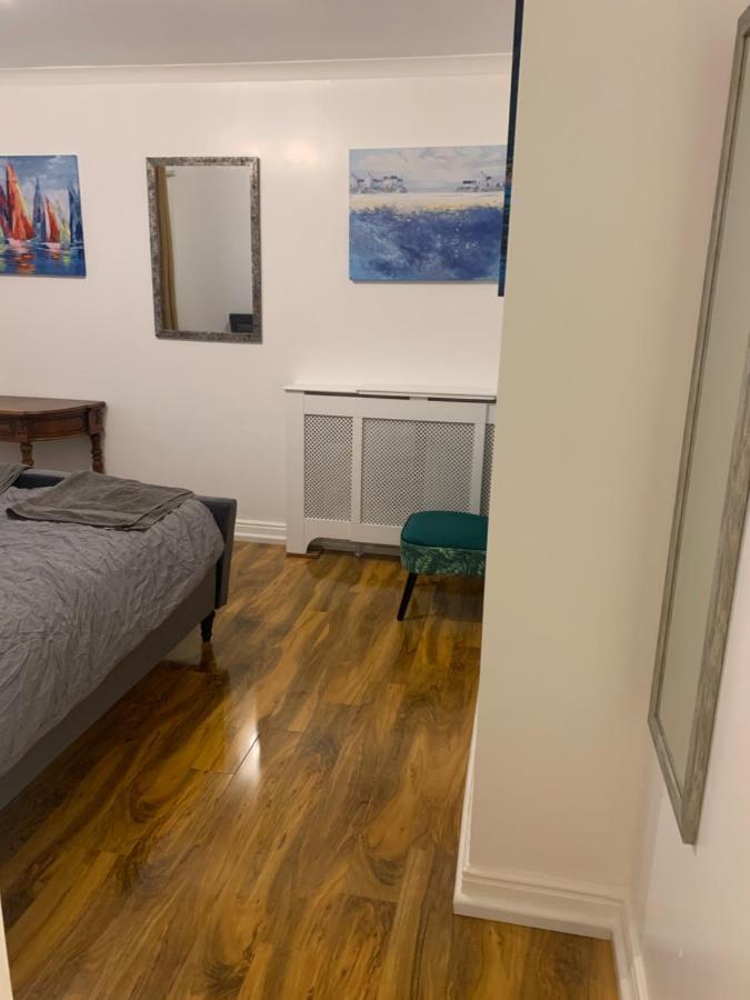 Fantastic Villa Bournemouth - Spa, Parking, Garden Екстериор снимка