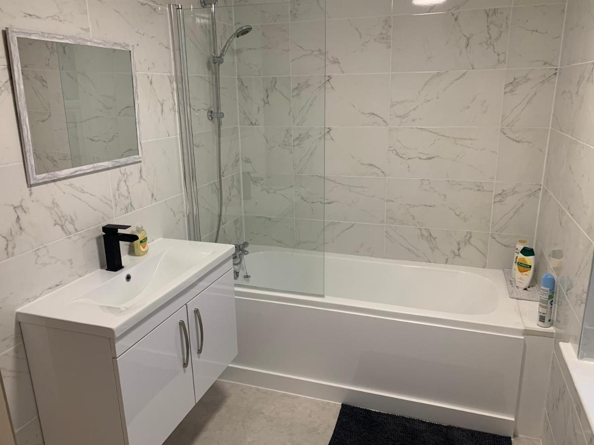 Fantastic Villa Bournemouth - Spa, Parking, Garden Екстериор снимка