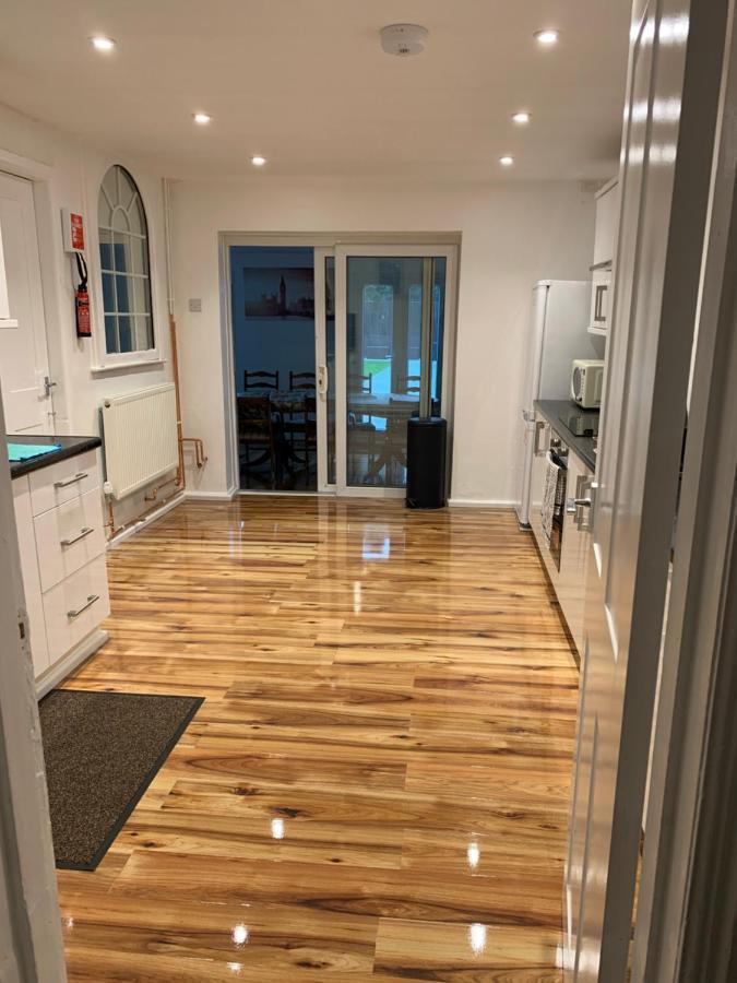 Fantastic Villa Bournemouth - Spa, Parking, Garden Екстериор снимка