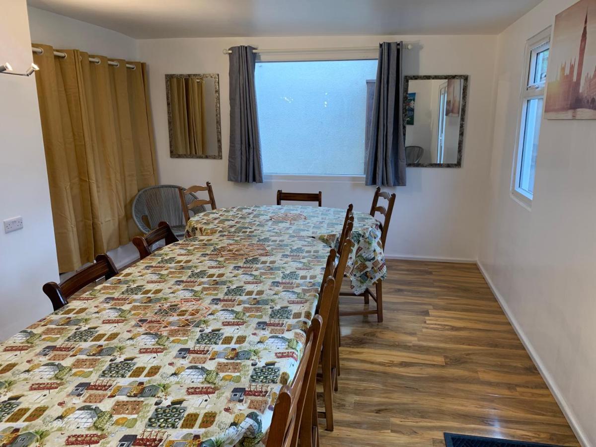 Fantastic Villa Bournemouth - Spa, Parking, Garden Екстериор снимка