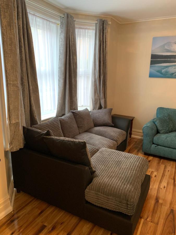 Fantastic Villa Bournemouth - Spa, Parking, Garden Екстериор снимка