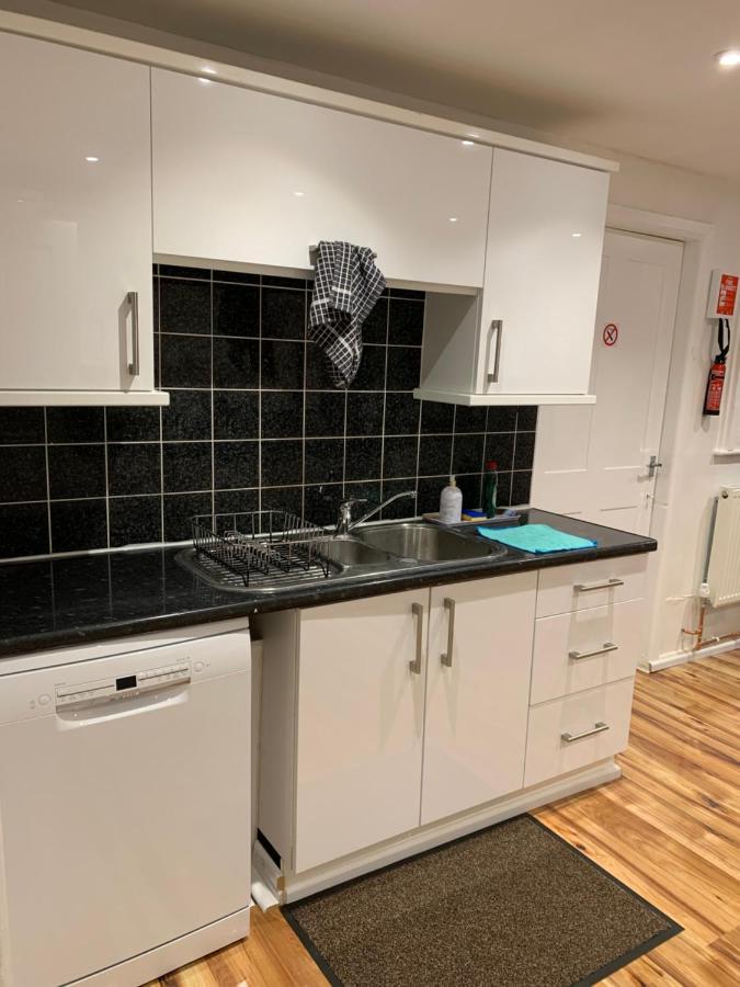 Fantastic Villa Bournemouth - Spa, Parking, Garden Екстериор снимка
