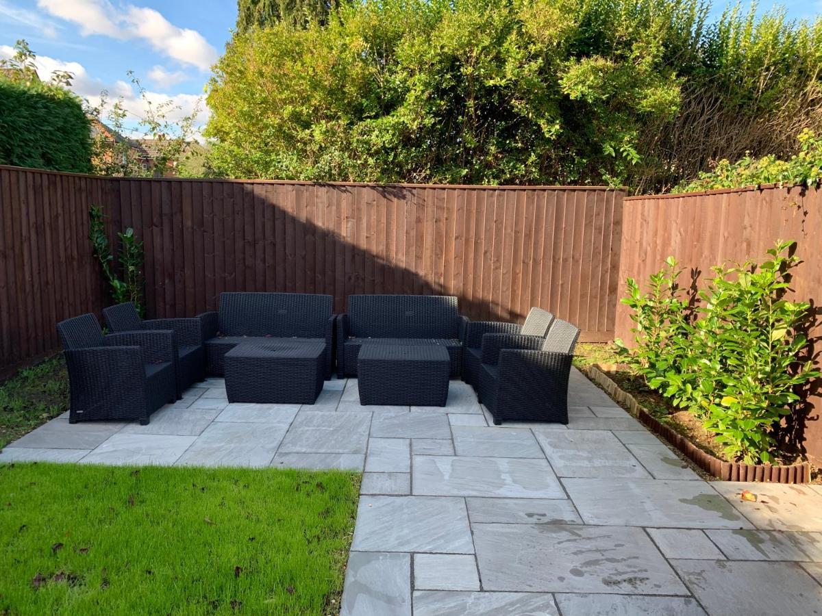 Fantastic Villa Bournemouth - Spa, Parking, Garden Екстериор снимка