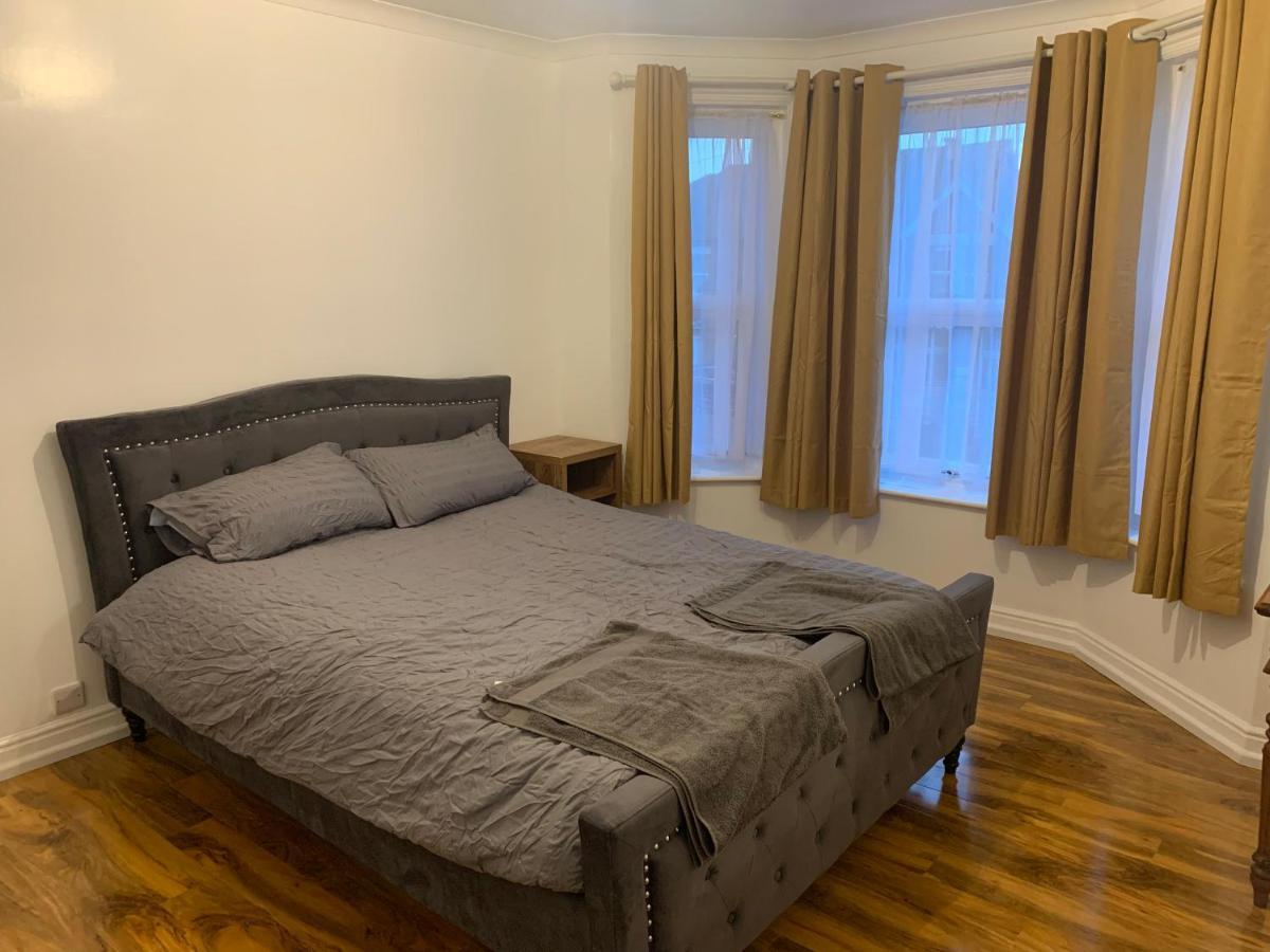 Fantastic Villa Bournemouth - Spa, Parking, Garden Екстериор снимка