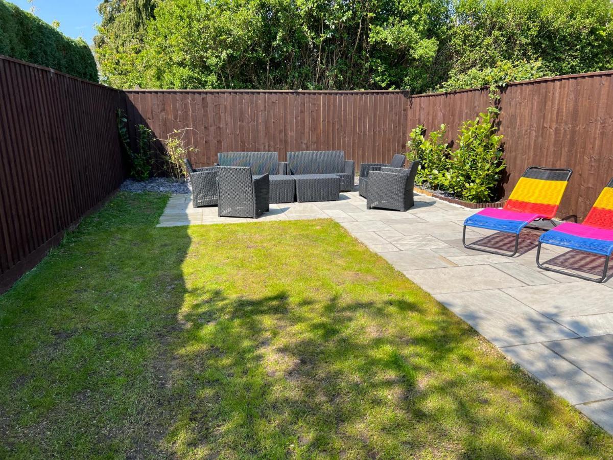 Fantastic Villa Bournemouth - Spa, Parking, Garden Екстериор снимка