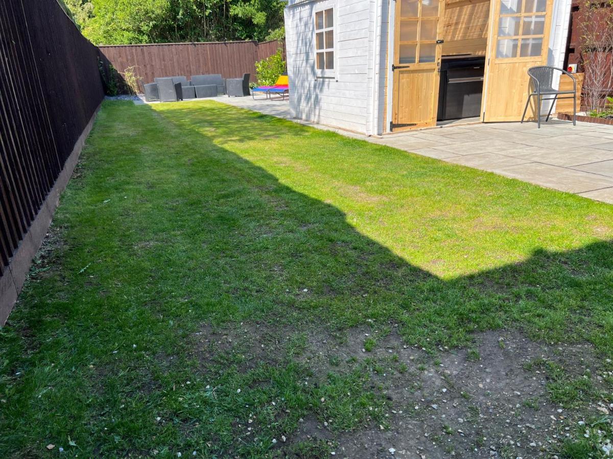 Fantastic Villa Bournemouth - Spa, Parking, Garden Екстериор снимка