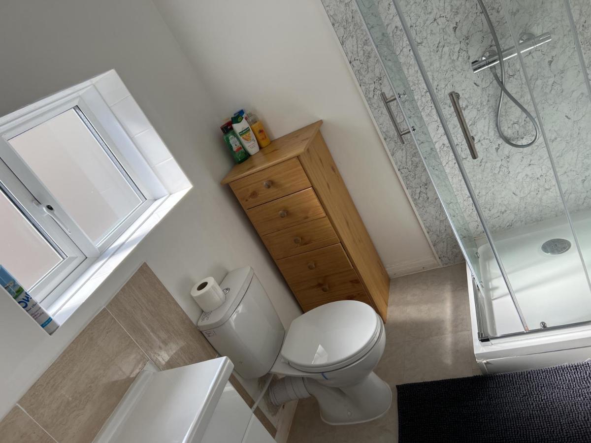 Fantastic Villa Bournemouth - Spa, Parking, Garden Екстериор снимка